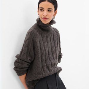 Gap Cable-Knit Chunky Turtleneck